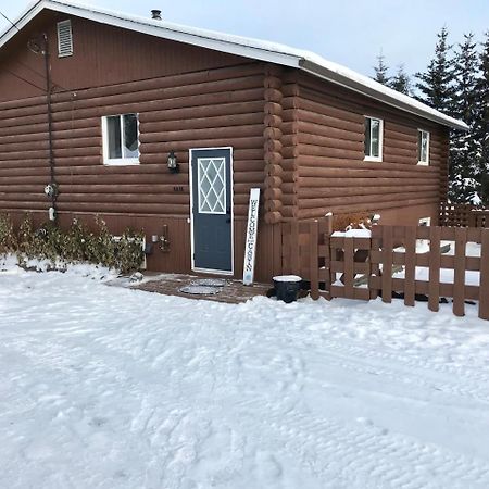 Our Cabin Bed & Breakfast Yellowknife Exterior photo
