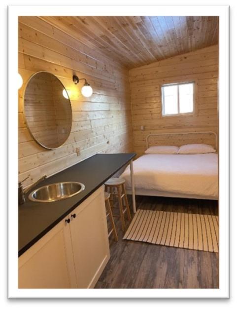 Our Cabin Bed & Breakfast Yellowknife Exterior photo