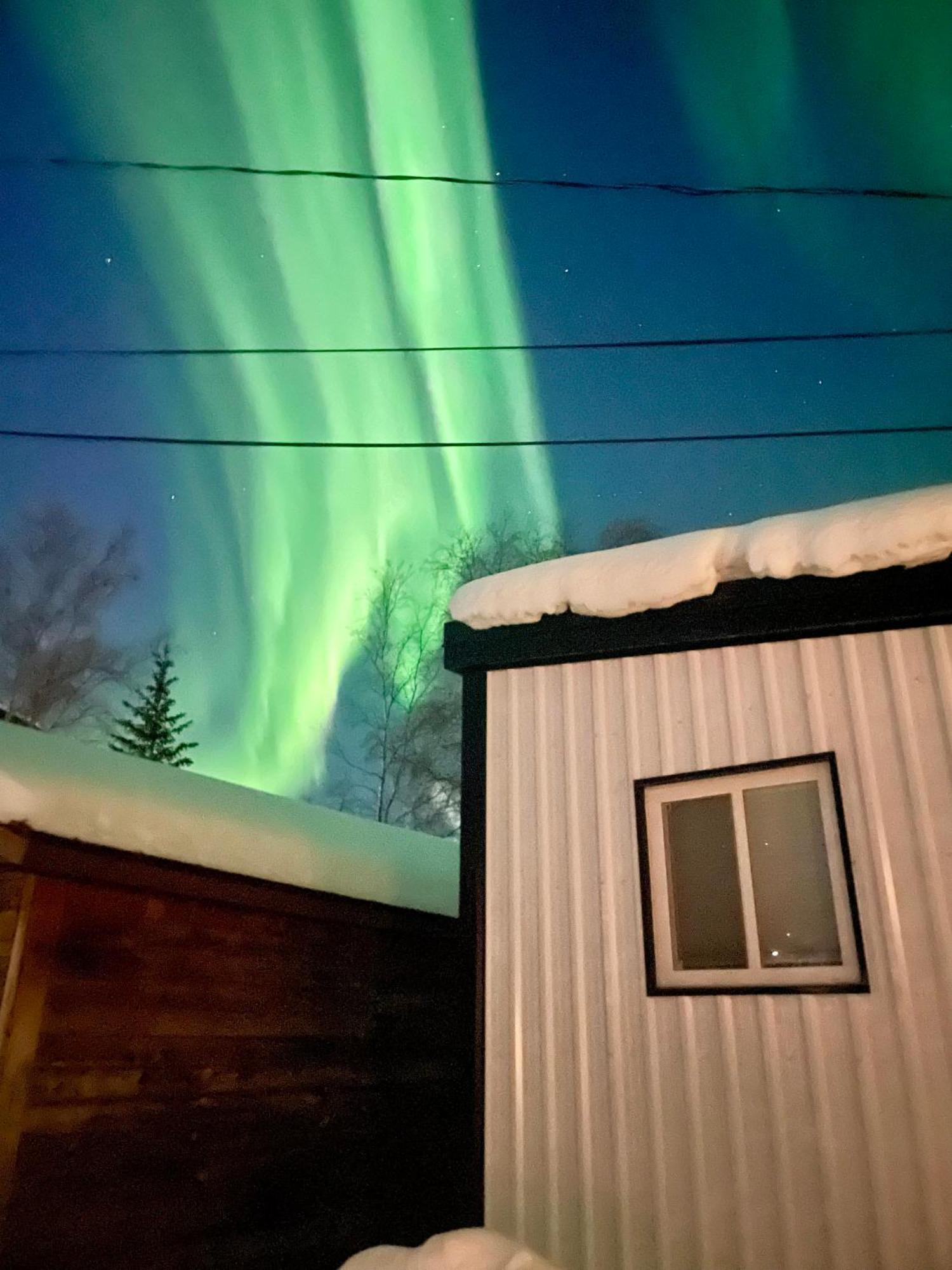 Our Cabin Bed & Breakfast Yellowknife Exterior photo