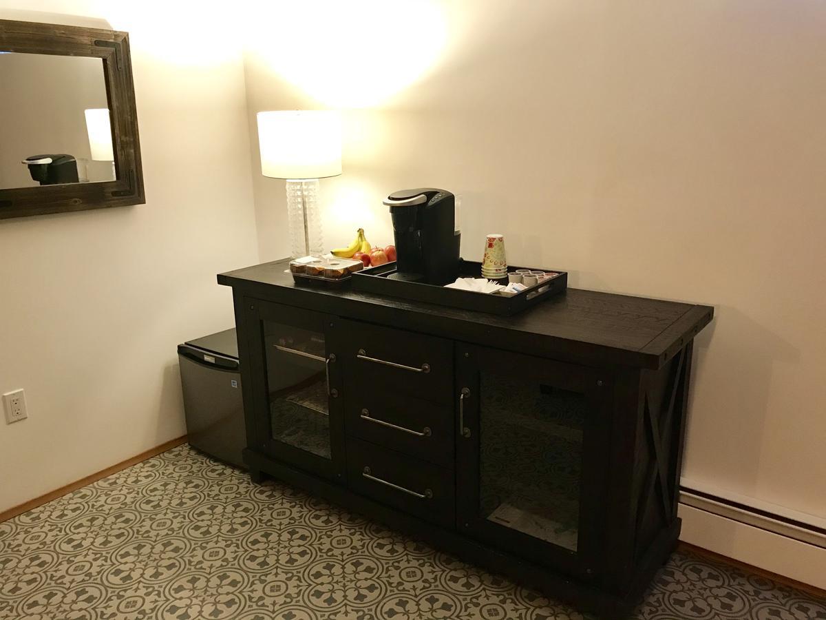 Our Cabin Bed & Breakfast Yellowknife Exterior photo