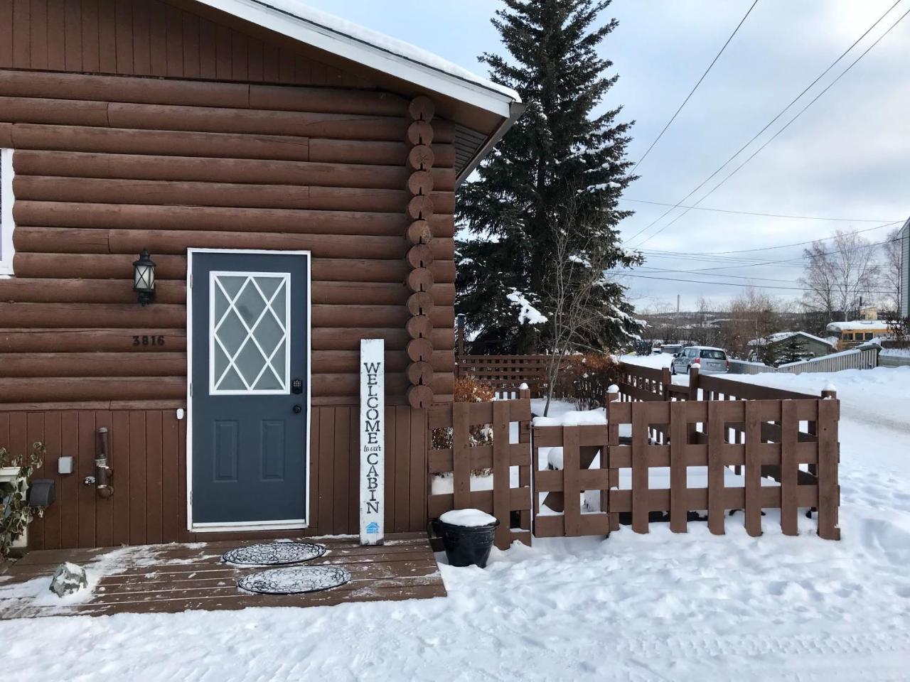 Our Cabin Bed & Breakfast Yellowknife Exterior photo